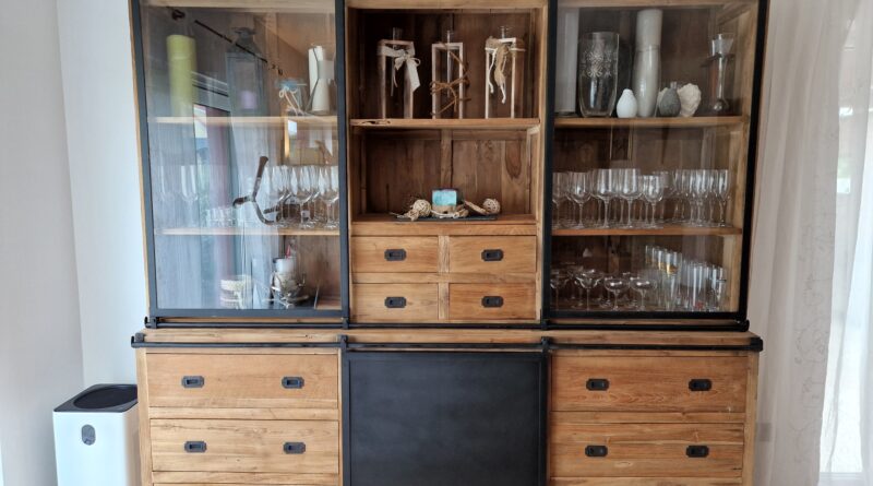 Buffetschrank aus Teakholz im Industrial Design